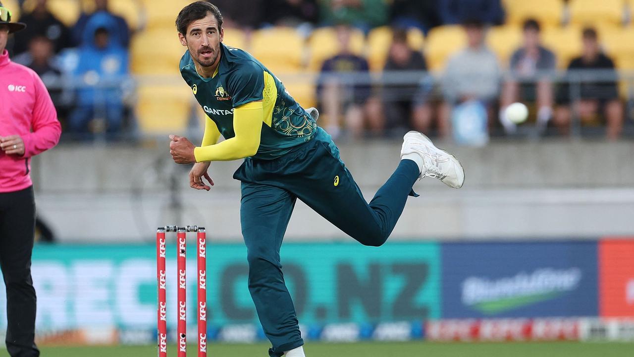 Mitchell Starc letting loose in Wellington (Photo by Marty MELVILLE / AFP)