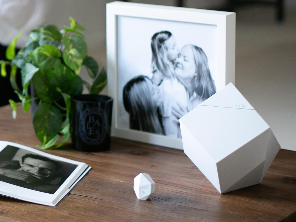 The ModUrn and Memento syncs to a smartphone app to memorialise your loved one.