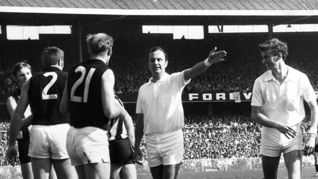 Murray Williams (right) while umpiring the 1970 Grand Final. Carlton v Collingwood at the MCG.