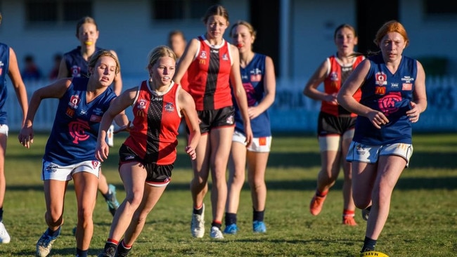 Sharks pair Annie Wallace and Harlee McIlwain following the ball.