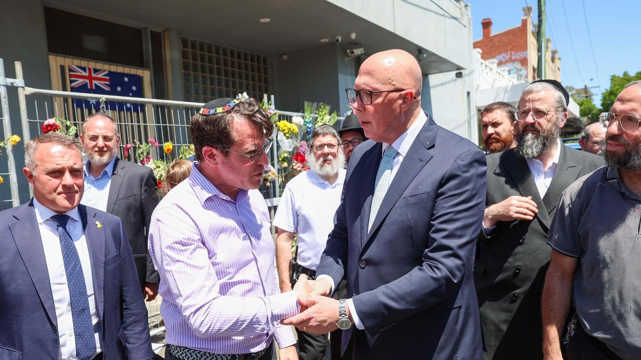 Opposition leader Peter Dutton visits the Adass Israel Synagogue, meeting with members from the Jewish Community. Picture: Brendan Beckett