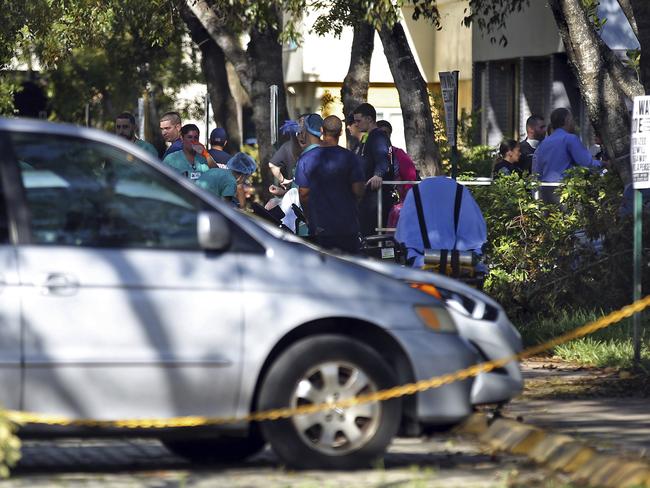 Patients are evacuated from The Rehabilitation Center at Hollywood Hills. Picture: Amy Beth Bennett/South Florida Sun-Sentinel via AP)