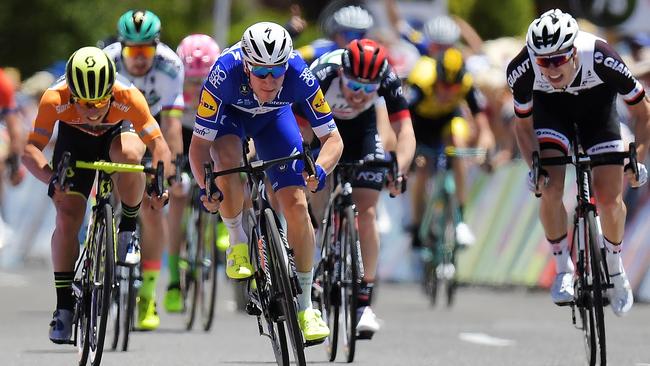 ADELAIDE, AUSTRALIA - JANUARY 18:  Elia Viviani of Italy and Quick-Step Floors sprints to the finish line to win stage three of the 2018 Tour Down Under on January 18, 2018 in Adelaide, Australia.  (Photo by Daniel Kalisz/Getty Images)