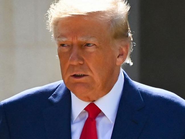 TOPSHOT - Former US President Donald Trump and his wife,  Melania Trump, leave a polling station after voting in the US midterm elections in Palm Beach, Florida, on November 8, 2022. (Photo by Eva Marie UZCATEGUI / AFP)