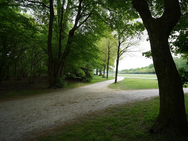 10 May 2022, Hamburg: View of the fairground in the city park. In connection with the gang rape of a 15-year-old girl, eleven men are to stand trial before a juvenile division of the Hamburg Regional Court. Ten of the accused, aged between 18 and 22, are alleged to have sexually abused the teenager in the city park. An eleventh defendant is accused of aiding and abetting, as well as producing pornographic content for young people and violating her private life by taking pictures. Photo: Marcus Brandt/dpa (Photo by MARCUS BRANDT / DPA / dpa Picture-Alliance via AFP)