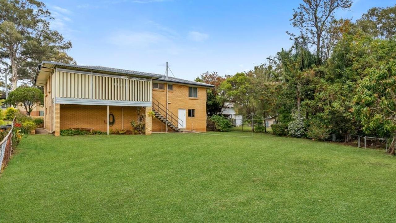 These Chermside West homes have backyards leading directly into the wide open park, giving their homeowners plenty of space for their kids to play.