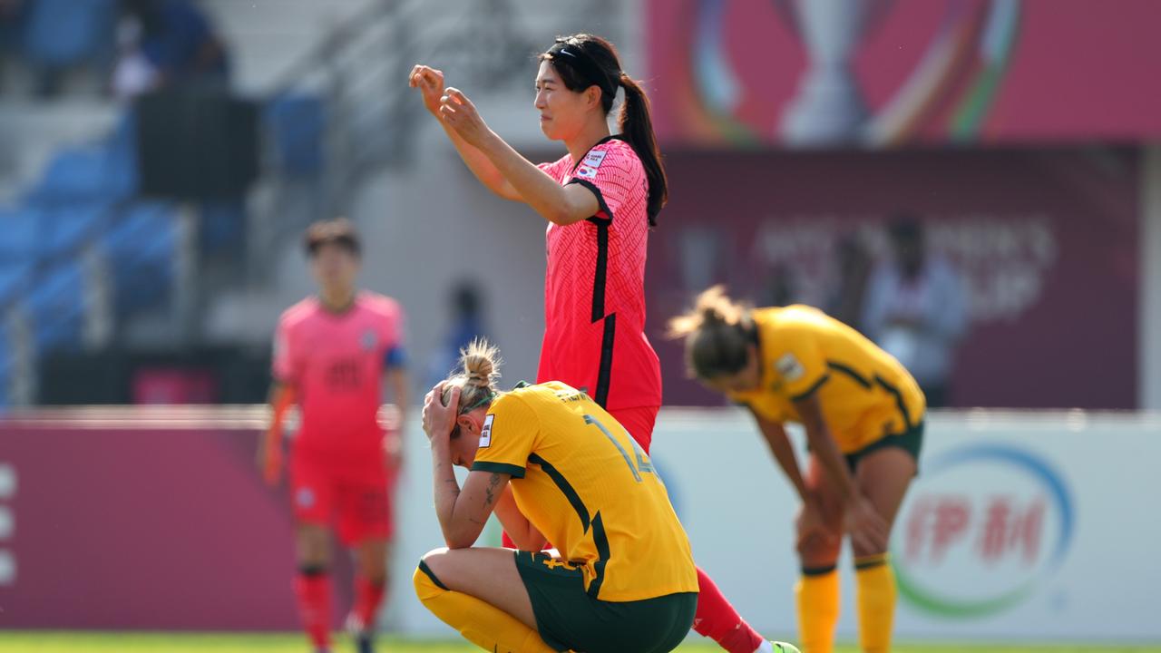 PUNE, INDIA – JANUARY 30: Shim Seo-yeon of South Korea celebrates her side's 1-0 victory while Alanna Kennedy of Australia shows dejection after the AFC Women's Asian Cup quarterfinal between Australia and South Korea at Shiv Chhatrapati Sports Complex on January 30, 2022 in Pune, India. (Photo by Thananuwat Srirasant/Getty Images)