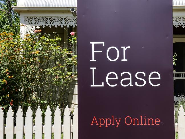 MELBOURNE, AUSTRALIA - NCA NewsWire Photos JANUARY 29, 2024 :  Melbourne is facing a rental crisis with peopledesperately searching for a property amid a major shortage. Picture: NCA NewsWire / Ian Currie