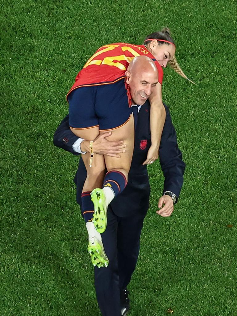 Luis Rubiales carrying Spain's Athenea del Castillo Beivide on his shoulder as he celebrates winning the 2023 Women's World Cup. (Photo by DAVID GRAY / AFP)