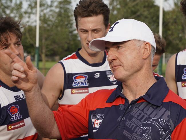 Highett coach Brad Berry at the huddle. Picture: Valeriu Campan