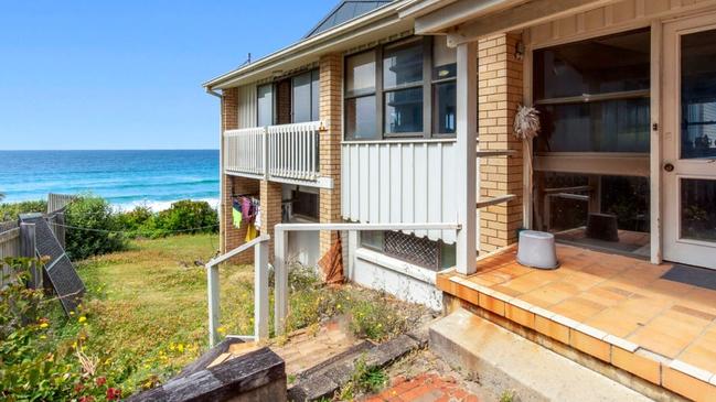 The retro QLD beach house set to break its own record