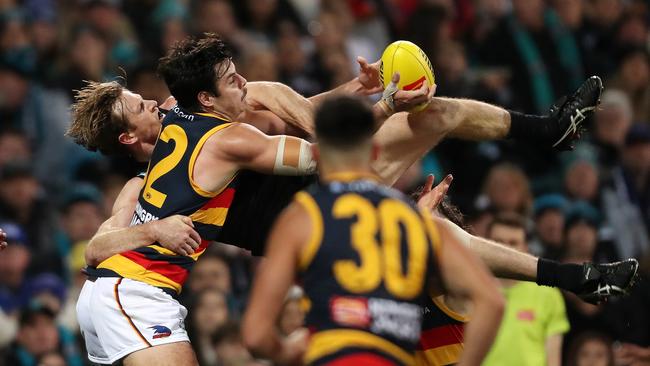 Darcy Fogarty takes a strong mark against Tom Jonas. Picture: Sarah Reed/AFL Photos