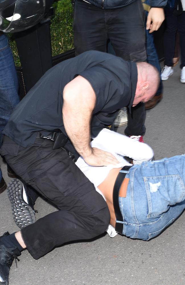 Kim Kardashian’s bodyguard restrains prankster Vitalii Sediuk outside L’Avenue restaurant on October 28, 2016 in Paris. Picture: Splash