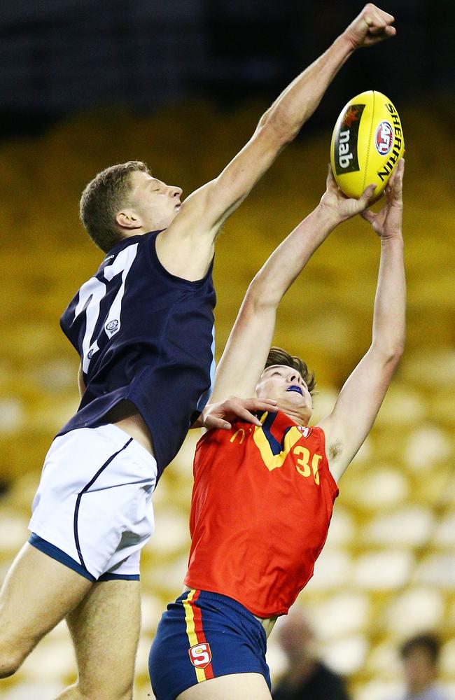 MELBOURNE, AUSTRALIA - JULY 04: Kai Pudney of South Australia marks the ball against Will Kelly of Vic Metro during the U18 AFL Championship match between Vic Metro and South Australia at Etihad Stadium on July 4, 2018 in Melbourne, Australia. (Photo by Michael Dodge/Getty Images)