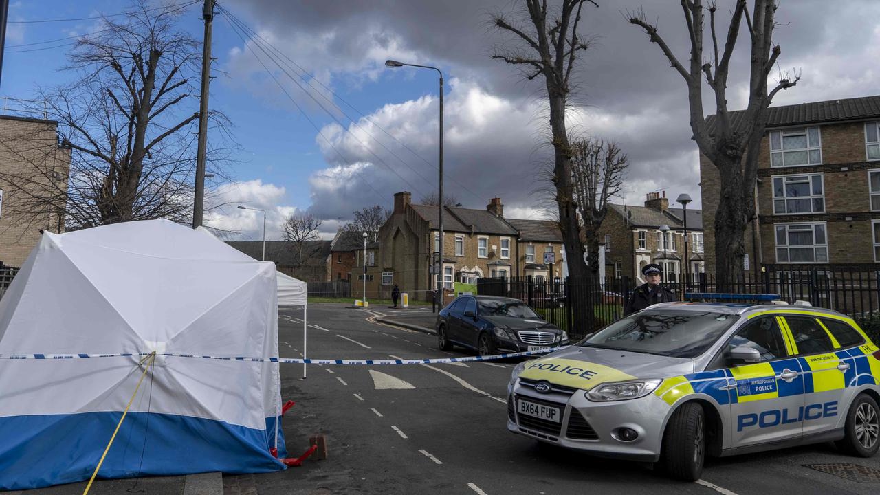 A forensic tent is pitched inside a police cordon at the scene of the fatal stabbing of a man in Leyton, east London, on March 7, 2019 - The man's death follows a string of high-profile stabbings in recent days which have prompted warnings of a "national emergency" and sparked intense scrutiny of reductions in the size of the police workforce. (Photo by Niklas HALLE'N / AFP)