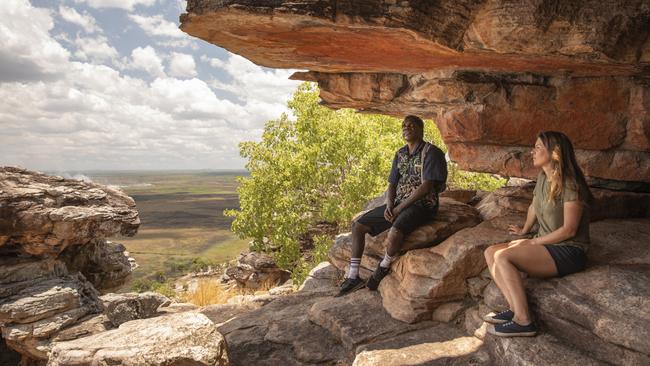 Venture into Arnhem Land and be immersed in Aboriginal culture on Venture North's 4 Day Arnhem Land and Cobourg Peninsula Tour.Guided by Venture North's first class NT guides guests travel in luxury four wheel drives and experience some of the best Aboriginal culture, scenic locations and wildlife the Top End has to offer. See more than just Kakadu. Discover Arnhem Land where you meet local Aboriginal people and see some of the oldest and most spectacular rock art in the world.