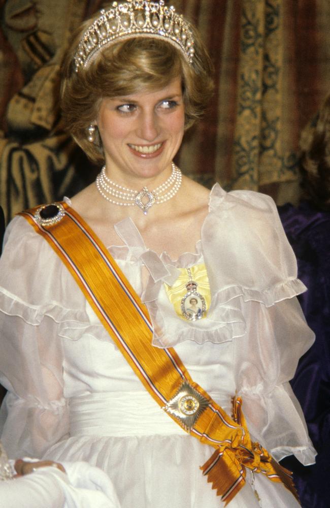 Diana wearing the pearl necklace at a state dinner. Picture: Alamy