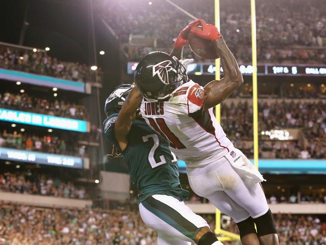 Eagles beat Falcons, 18-12, in ugly season opener on Thursday 