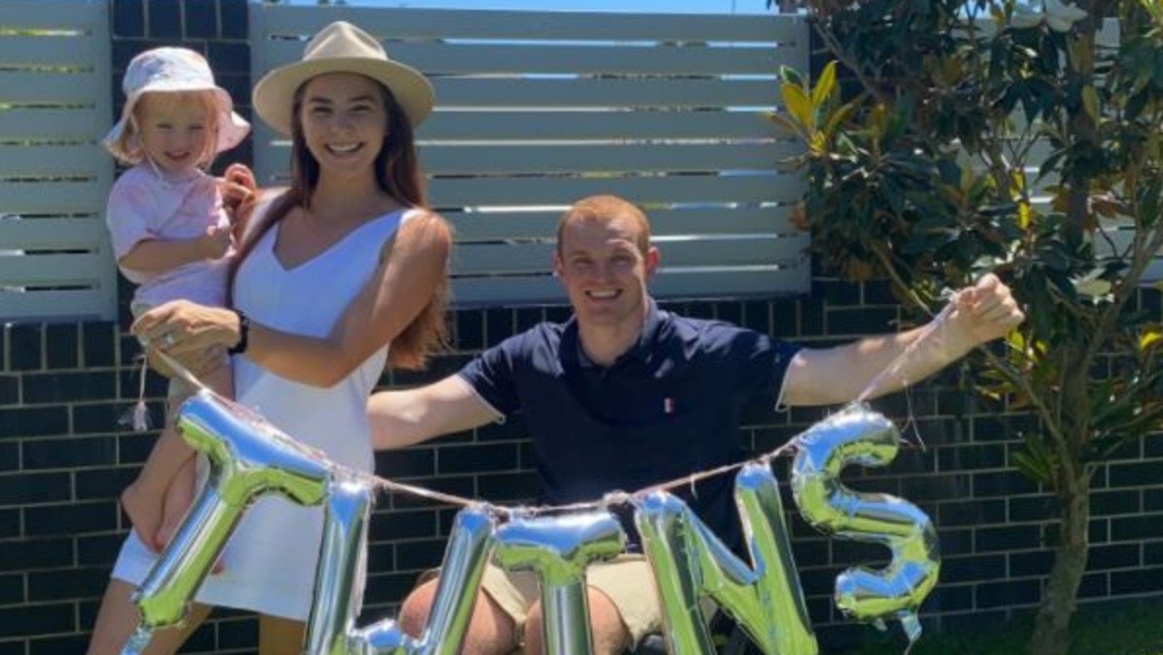 Former NRL player Alex McKinnon and wife Teigan are expecting twins.