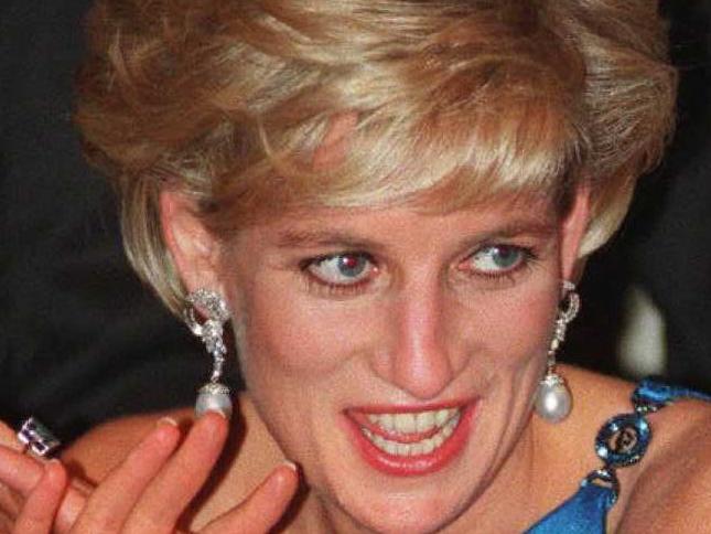 (FILES) This file photo taken on October 20, 1996 shows Diana, Princess of Wales, talking during the Victor Chang Cardiac Research Institute fund raising dinner in Sydney 31 October.  Britain prepares to mark the 20th anniversary of the death of Diana, Princess of Wales. August 31, 1997, Britain's Diana, Princess of Wales, died in a high-speed car crash in Paris. For the week following, leading up to her spectacular funeral, Britain was plunged into an unprecedented outpouring of popular grief which shook the monarchy. / AFP PHOTO / POOL / -