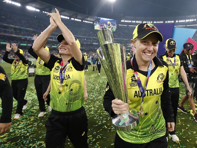 How good is this? Alyssa Healy with the World Cup trophy.