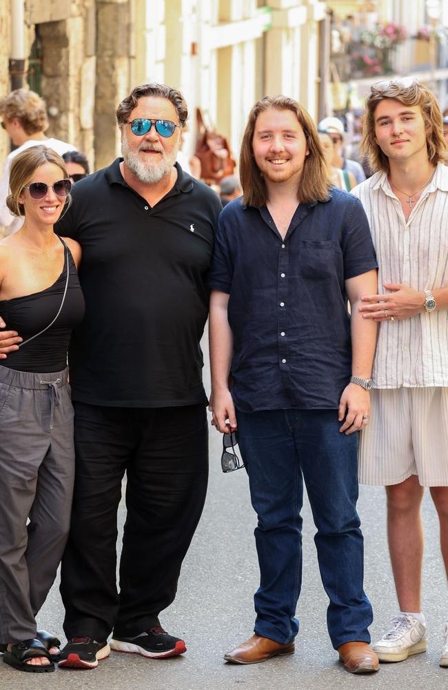 Russell Crowe holidays in Italy with girlfriend and teenage sons | The ...