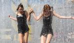 LONDON, ENGLAND - JUNE 30: People cool off in a fountain outside the Southbank Centre on June 30, 2015 in London, England. The UK is currently experiencing a heatwave, with temperatures of 35 degree celsius forecast tomorrow in some parts of the country. The extreme heat has already seen train cancellations and a health warning has been issued. (Photo by Rob Stothard/Getty Images)