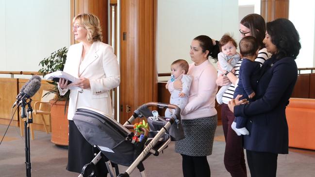 Independent Warringah MP Zali Steggall with supporters of a petition calling for vaccinated parents living overseas to be considered immediate family for travel exemption purposes. Picture: Supplied.