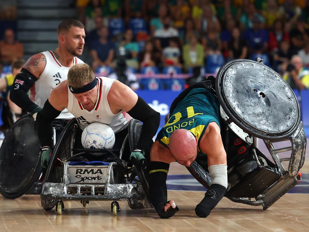 Aaron Phipps of Team Great Britain breaks past Chris Bond of Team Australia during the fiercely contested bronze medal match. Picture: Alex Davidson/Getty Images