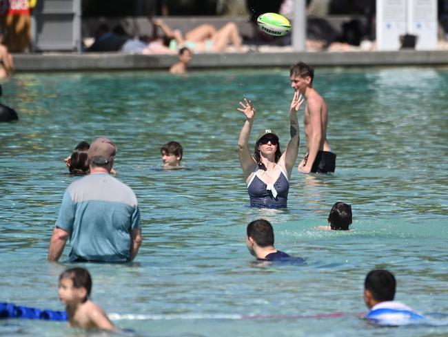 Brisbane and the south east is set to swelter through heatwave conditions this weekend. Picture: NewsWire / John Gass