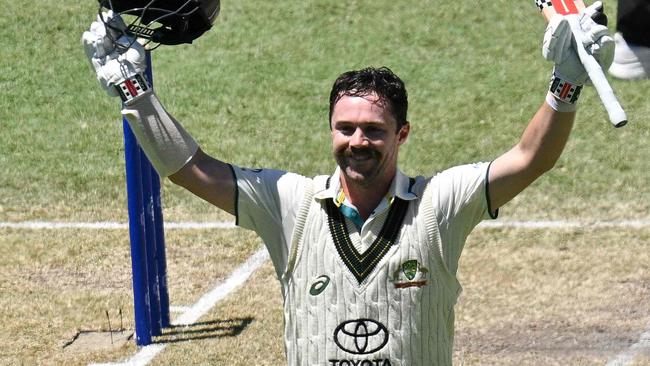 Australiaâs Travis Head (C) celebrates after scoring a century during day two of the first cricket Test match between Australia and the West Indies at the Adelaide Oval in Adelaide on January 18, 2024. (Photo by Izhar KHAN / AFP) / -- IMAGE RESTRICTED TO EDITORIAL USE - STRICTLY NO COMMERCIAL USE --