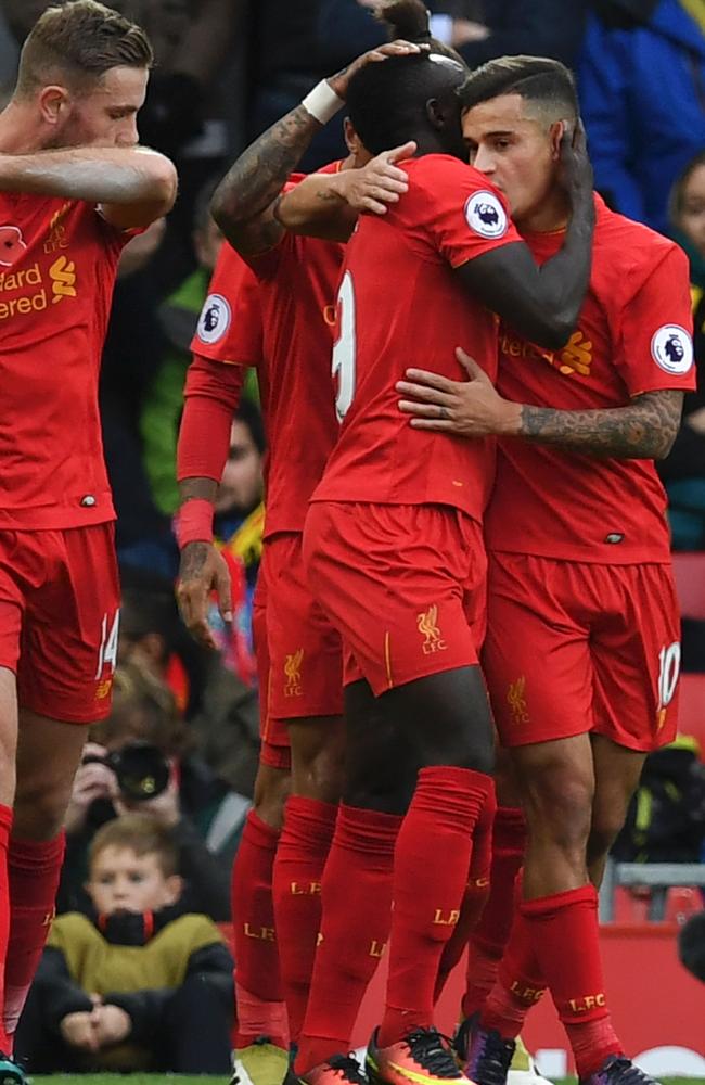 Liverpool's Senegalese midfielder Sadio Mane (C) celebrates.