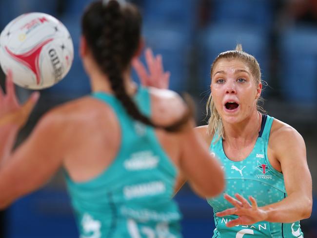 SYDNEY, AUSTRALIA - JUNE 12: Kate Moloney of the Vixens passes during the round seven Super Netball match between Collingwood Magpies and Melbourne Vixens at Ken Rosewall Arena, on June 12, 2021 in Sydney, Australia. (Photo by Jason McCawley/Getty Images)