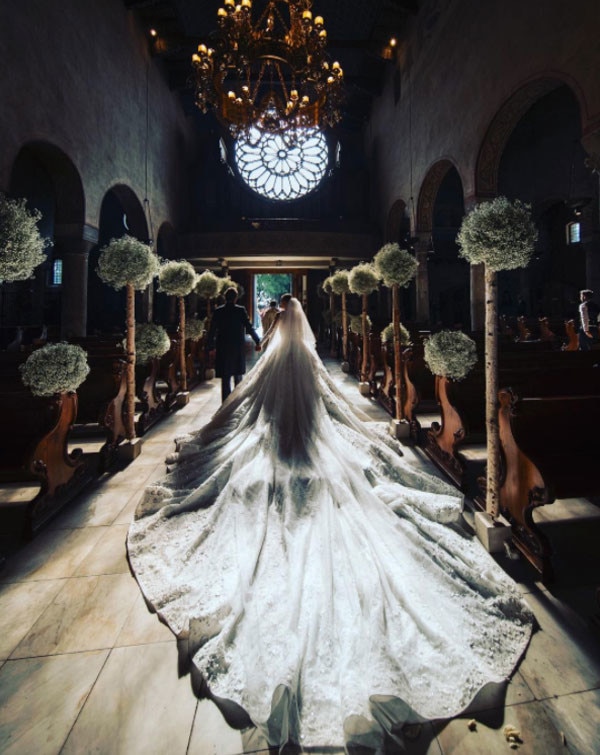 Swarovski wedding: this is what a $1.3 million wedding dress looks