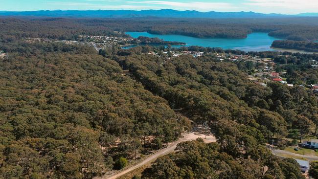 Dalmeny bush and Mummaga Lake.