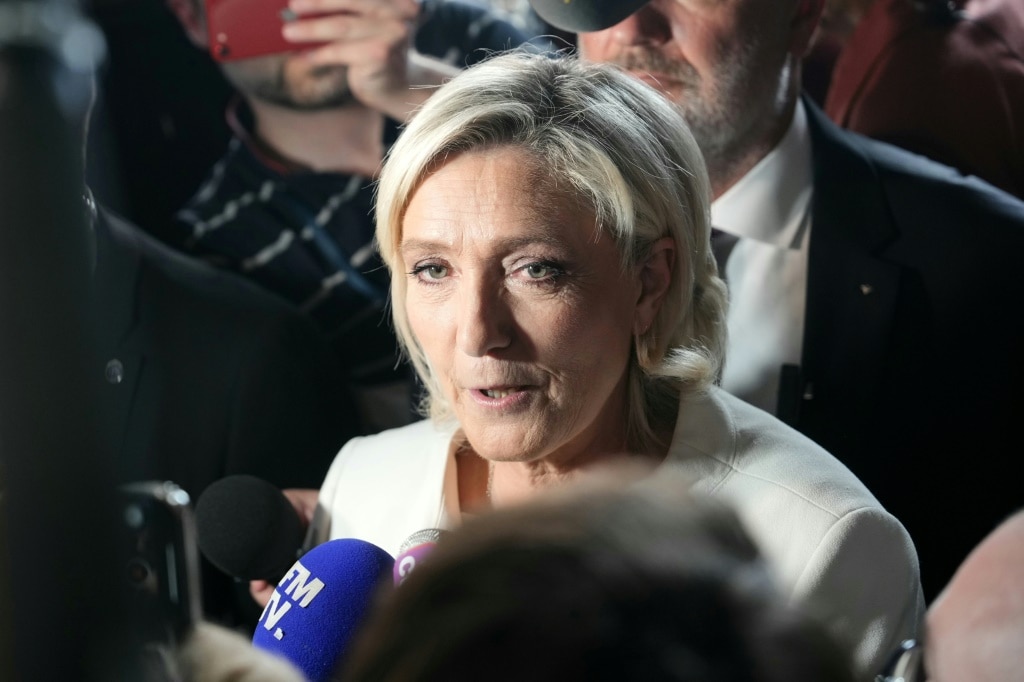 French left blasts Macron, demands keys to govt
