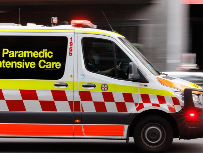 SYDNEY, AUSTRALIA. NewsWire Photos. APRIL 26, 2025:, Generic of NSW Police and Ambulance Service.  First responders in Kings Cross.  Picture: NewsWire/ Tim Pascoe