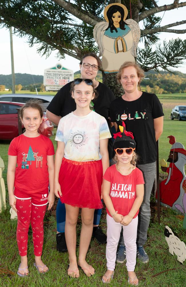 Lisa Ford, Sophie Ford, Nina Ford, Lorinda Jenkins and Bettina Schulze at Habana Carols Under the Stars 2023. Saturday 23 December 2023 Picture:Michaela Harlow