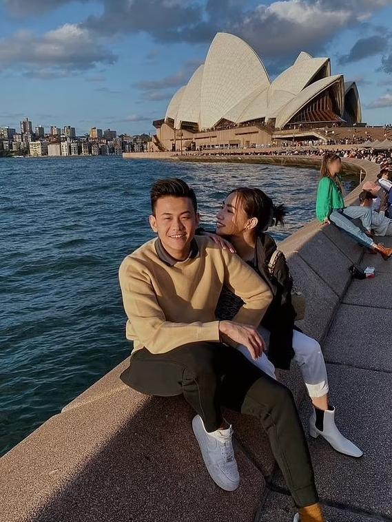 Engaged couple Zay and Sai who took part in an elaborate marriage proposal at Coogee beach. Source: Instagram / wasaibi.xoi