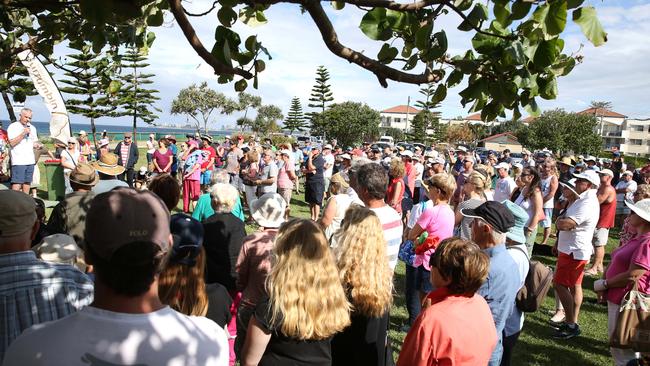 Tugun residents rally over the oceanway. Picture: Regi Varghese