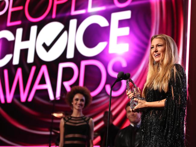 Lively accepts the Favorite Dramatic Movie Actress award at the People's Choice Awards 2017.