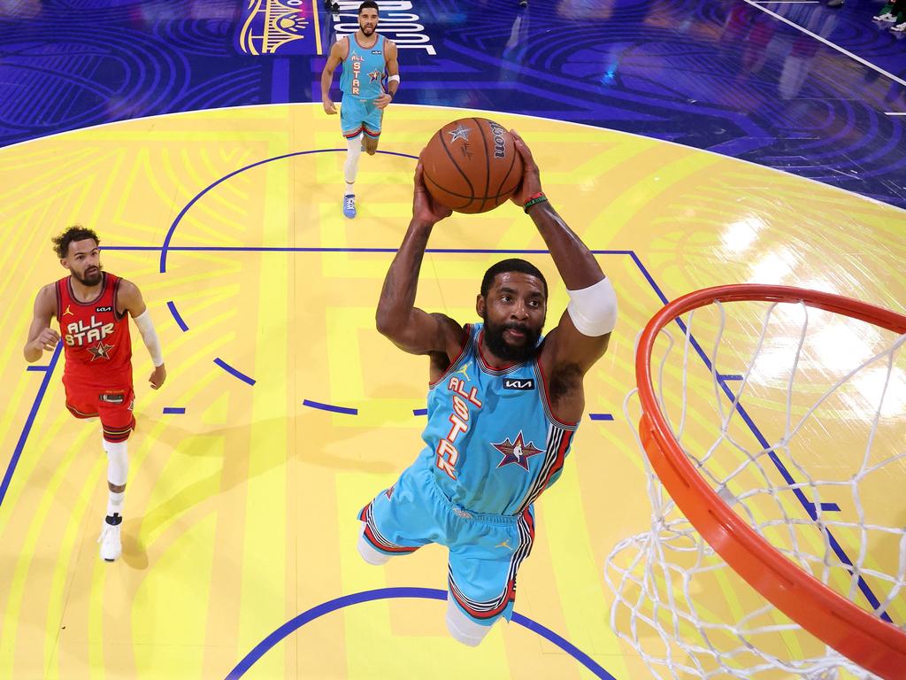 SAN FRANCISCO, CALIFORNIA - FEBRUARY 16: Kyrie Irving #11 of the Dallas Mavericks and Shaq's OGs dunks the ball during the 74th NBA All-Star Game at Chase Center on February 16, 2025 in San Francisco, California. NOTE TO USER: User expressly acknowledges and agrees that, by downloading and or using this photograph, User is consenting to the terms and conditions of the Getty Images License Agreement.   Ezra Shaw/Getty Images/AFP (Photo by EZRA SHAW / GETTY IMAGES NORTH AMERICA / Getty Images via AFP)