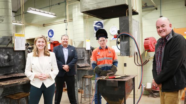 Minister for Training and Skills Development Shannon Fentiman with Whitsunday Regional Council mayor Andrew Willcox, student Rana Wagg and Division 6 councillor Mike Brunker.