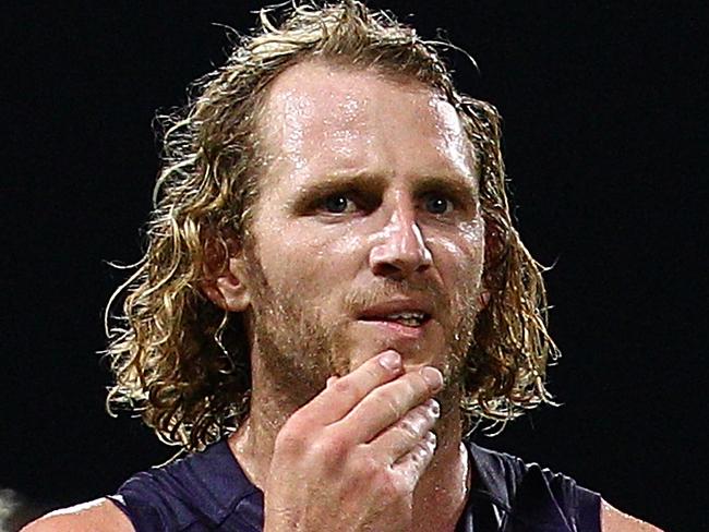 PERTH, WESTERN AUSTRALIA - APRIL 02: David Mundy of the Dockers leads his team from the field after being defeated during the round two AFL match between the Fremantle Dockers and the Gold Coast Suns at Domain Stadium on April 2, 2016 in Perth, Australia. (Photo by Paul Kane/Getty Images)