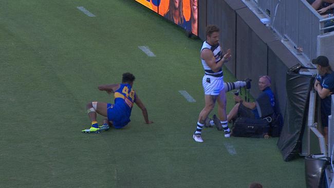 Zach Tuohy collides with the fence at Optus Stadium.