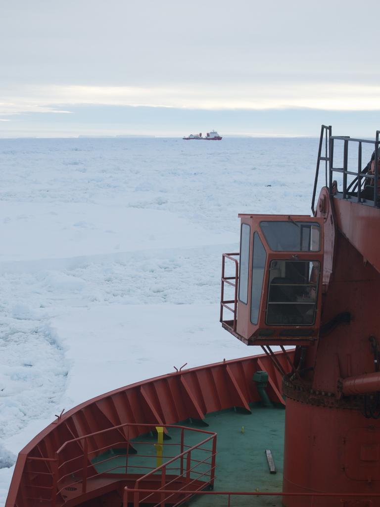 Photos: 30 years of the Hobart based icebreaker the Aurora Australis ...