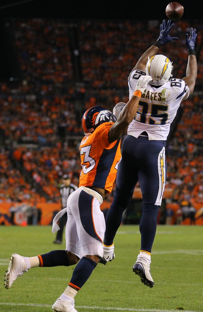 Tight end Antonio Gates #85 of the San Diego Chargers leaps to make a fourth quarter 10-yard touchdown.