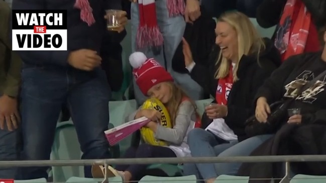 Young fan’s heartwarming act melts hearts