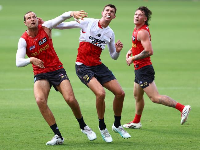 GOLD COAST, AUSTRALIA - FEBRUARY 03: Jarrod Witts and Max Knobel compete for the ball during a Gold Coast Suns AFL training session at People First Stadium on February 03, 2025 in Gold Coast, Australia. (Photo by Chris Hyde/Getty Images)