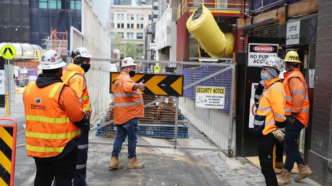 MELBOURNE, AUSTRALIA - NewsWire Photos, OCTOBER 5, 2021. Melbourne's construction industry returns to work after a two week close down due to COVID outbreaks and rules not being followed on sites. Picture: NCA NewsWire / David Crosling